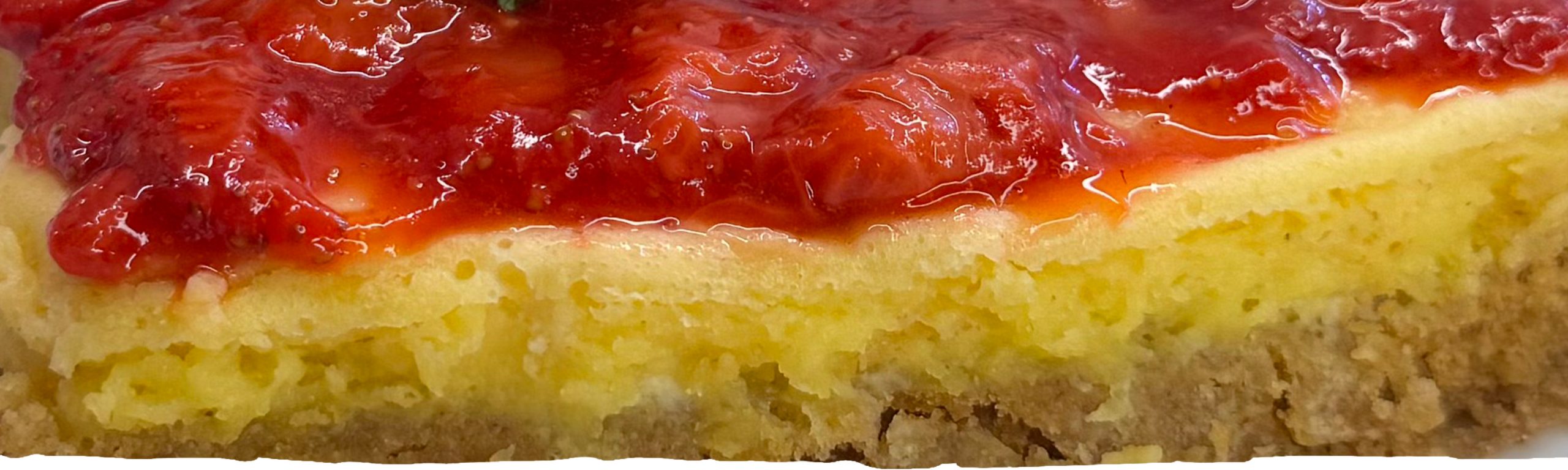 Vegajó-Plain Cheesecake Bites with Strawberry Sauce