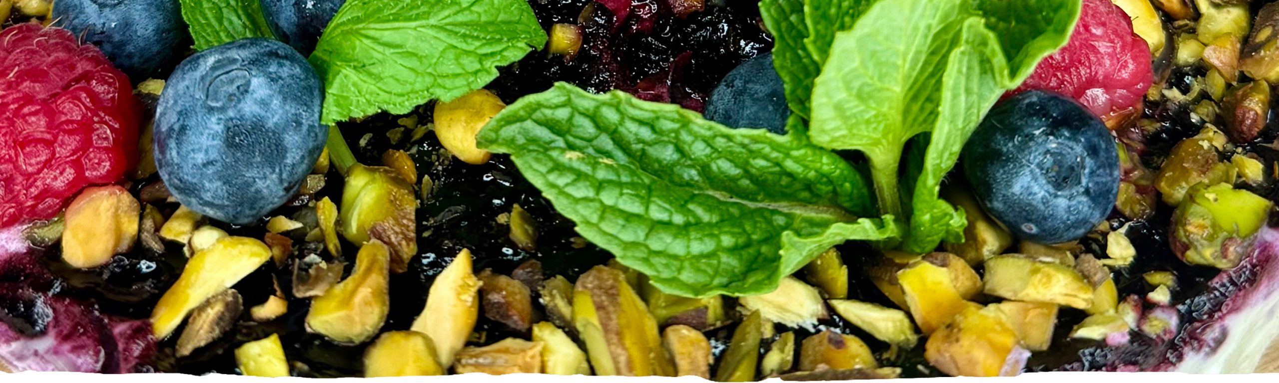 Áfonyás sütésmentes “sajttorta”