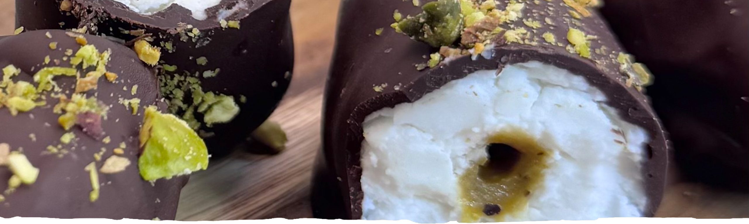 Pistachio Vegajó Dessert Roll