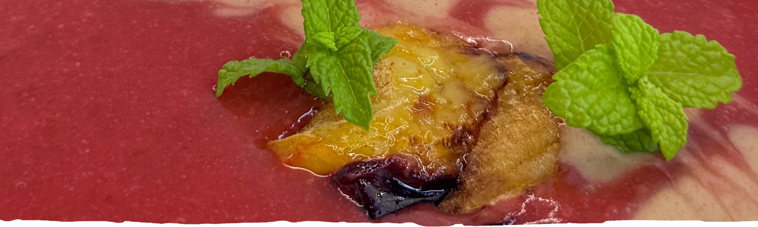 Krémes szilvaleves fahéjas öntettel